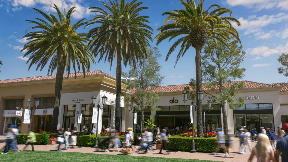 a-new-era-at-fashion-island,-the-newport-beach-shopping destination
