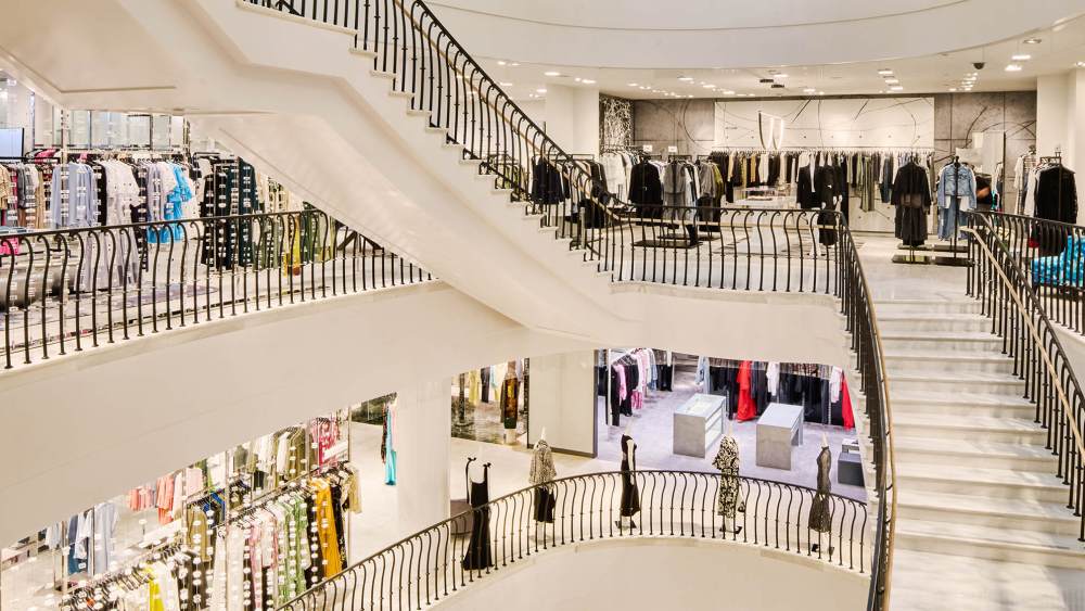 saks-global-walks-a-narrow path