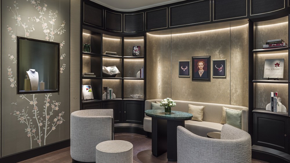 step-inside-van-cleef-&-arpels’-first-store-in florence