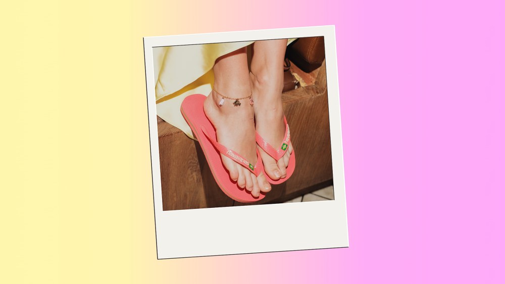 gigi-hadid-just-confirmed-the-anklet-trend-resurgence-for-summer 2025