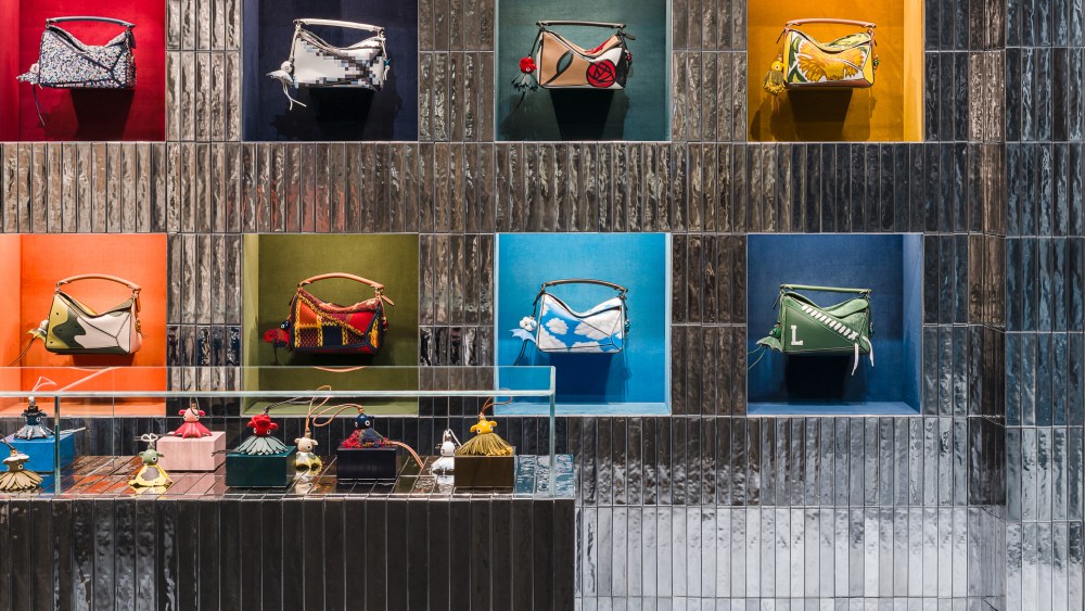 loewe’s-harrods-pop-up-is-all-about-the-puzzle bag
