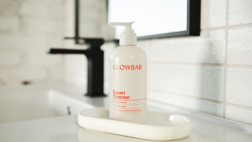 exclusive:-glowbar-brings-its-‘no-frills’-facial-experience-home-with-cleanser launch
