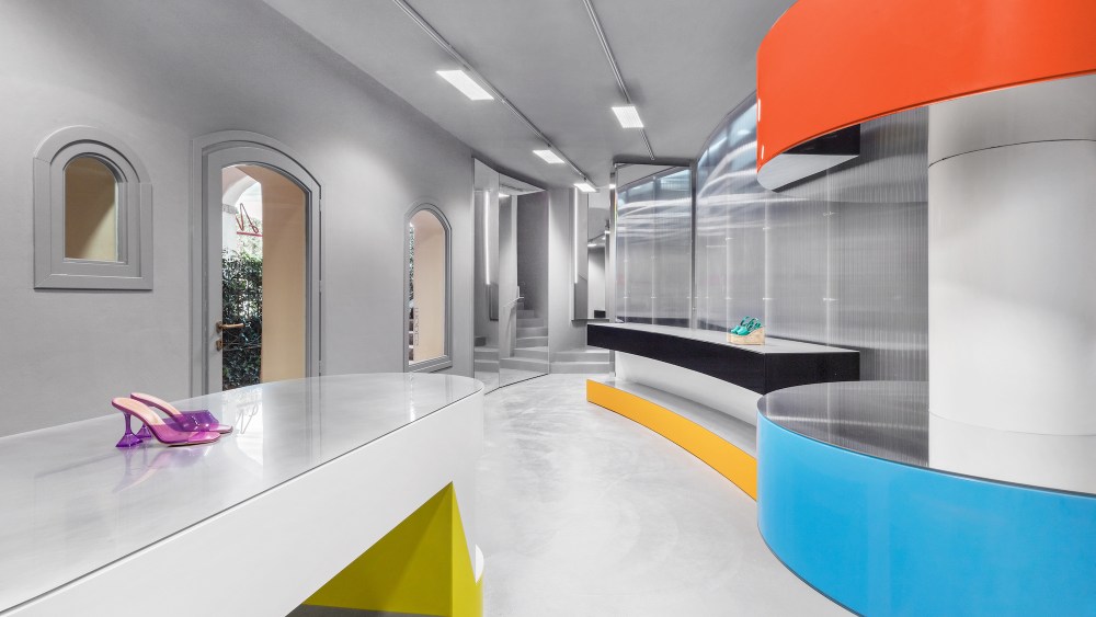 five-modes-boutiques-reopen-under-new-italian company