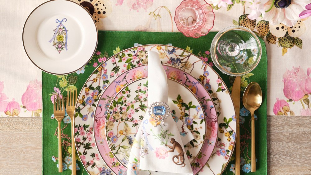 cynthia-rowley-partners-with-pottery-barn-to-introduce-colorful-tabletop collection