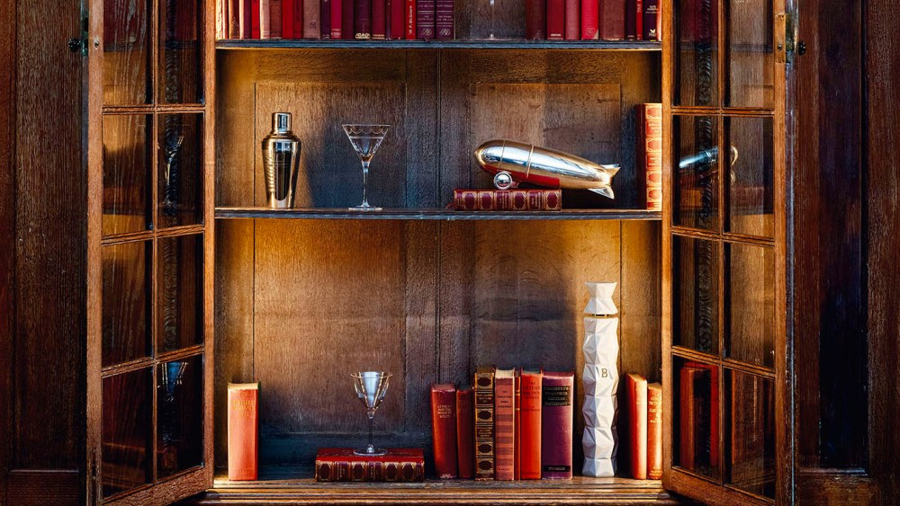 ‘martini-icons’-at-maison-assouline-highlights-the-charm-of-the-american cocktail