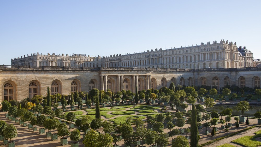 exclusive:-jacquemus-is-returning-to-versailles-for-next show