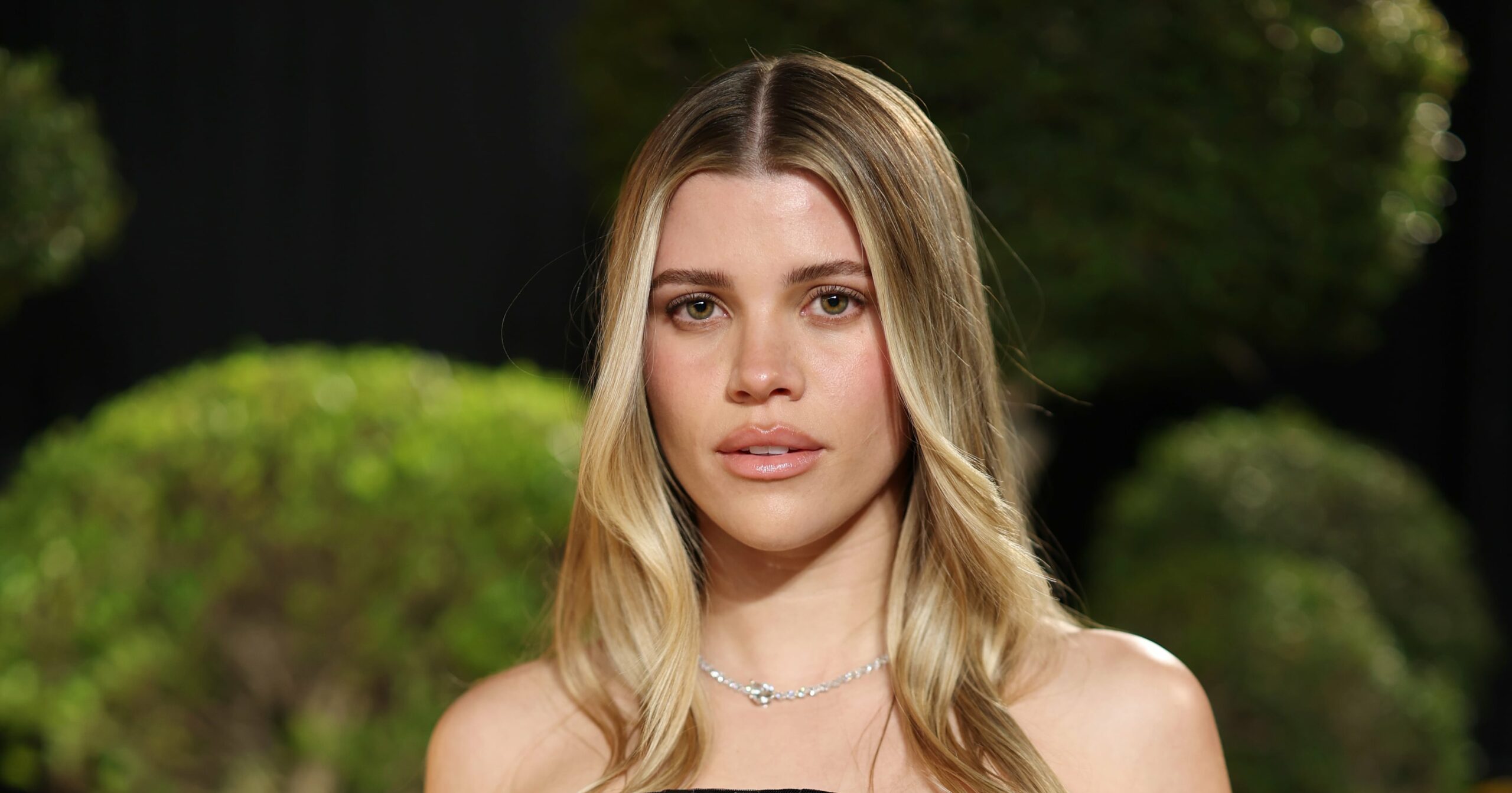 warning:-sofia-richie’s-new-french-bob-will-make-you-want-to-cut-your-hair