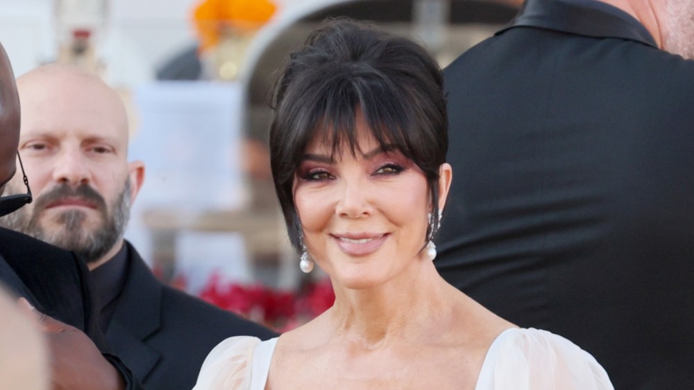kris-jenner-leads-’60s-glam-trend-with-twisted-hairdo-at-lauren-sanchez-and-jeff-bezos’ wedding