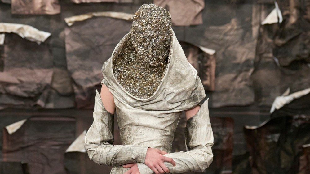 maison-margiela-artisanal-fall-2025-couture:-dark,-daring-and diy