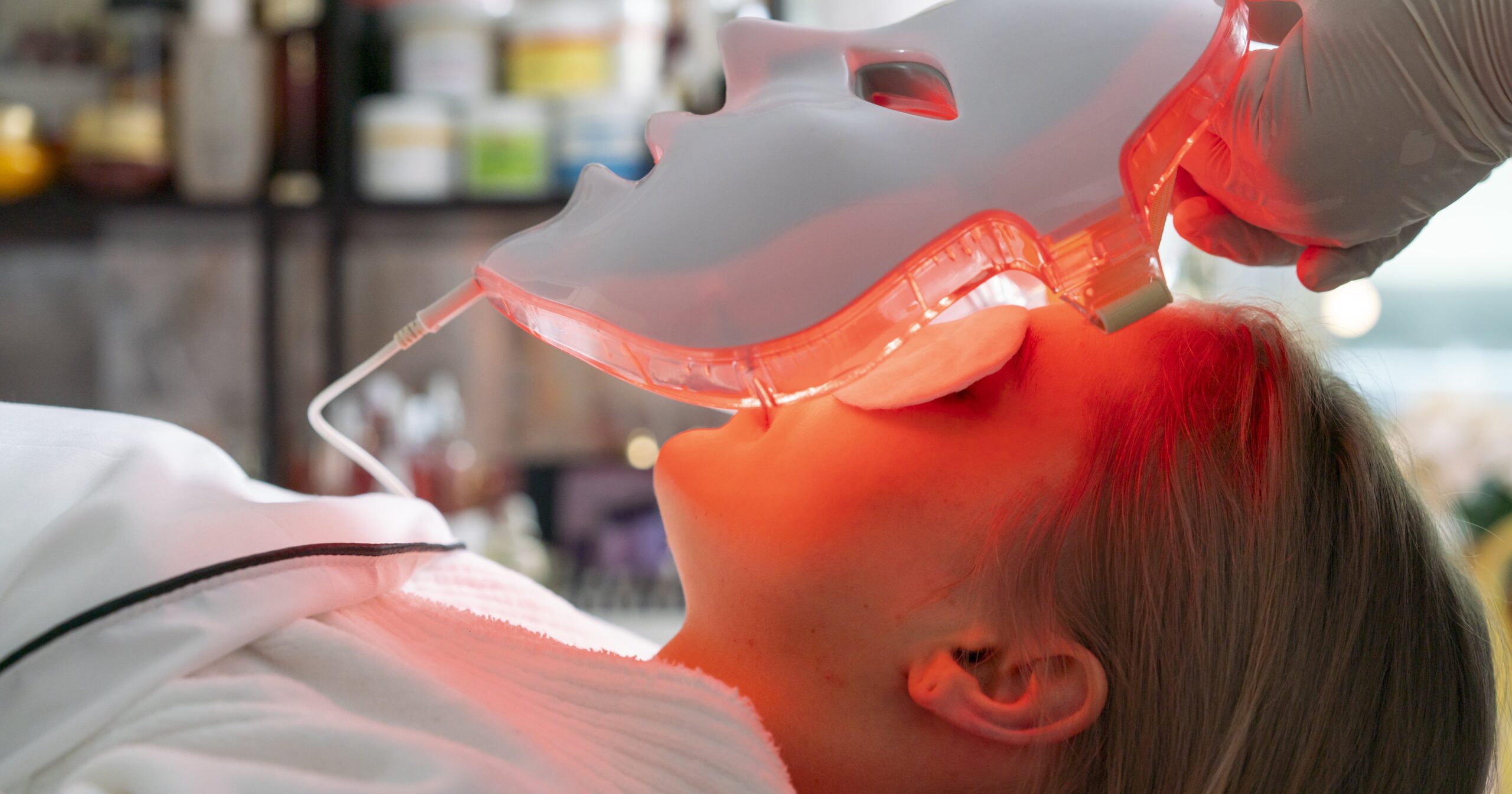 can-led-light-therapy-help-with-eczema?-dermatologists-explain