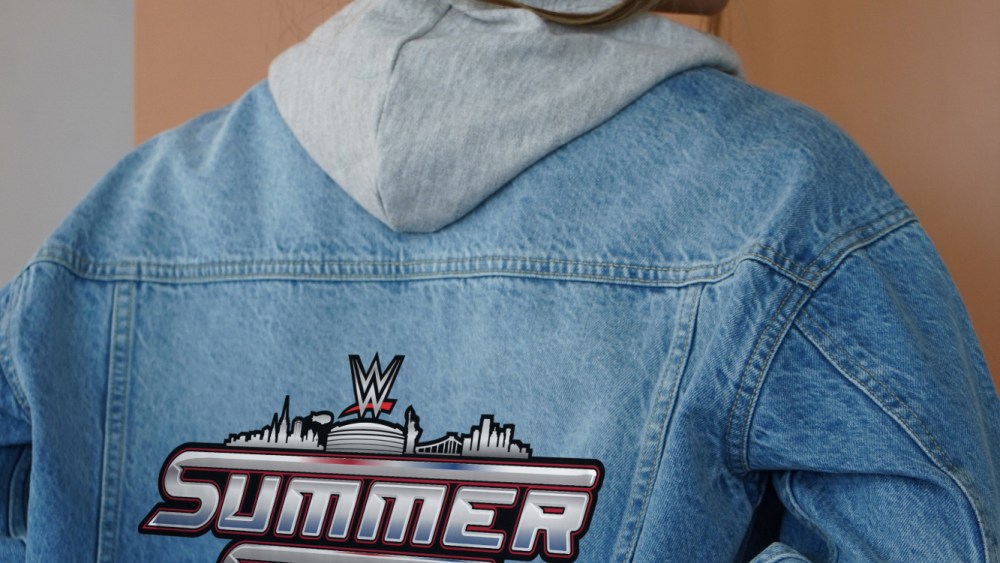 erin-andrews-inks-deal-with-wwe-for-women’s-fan gear