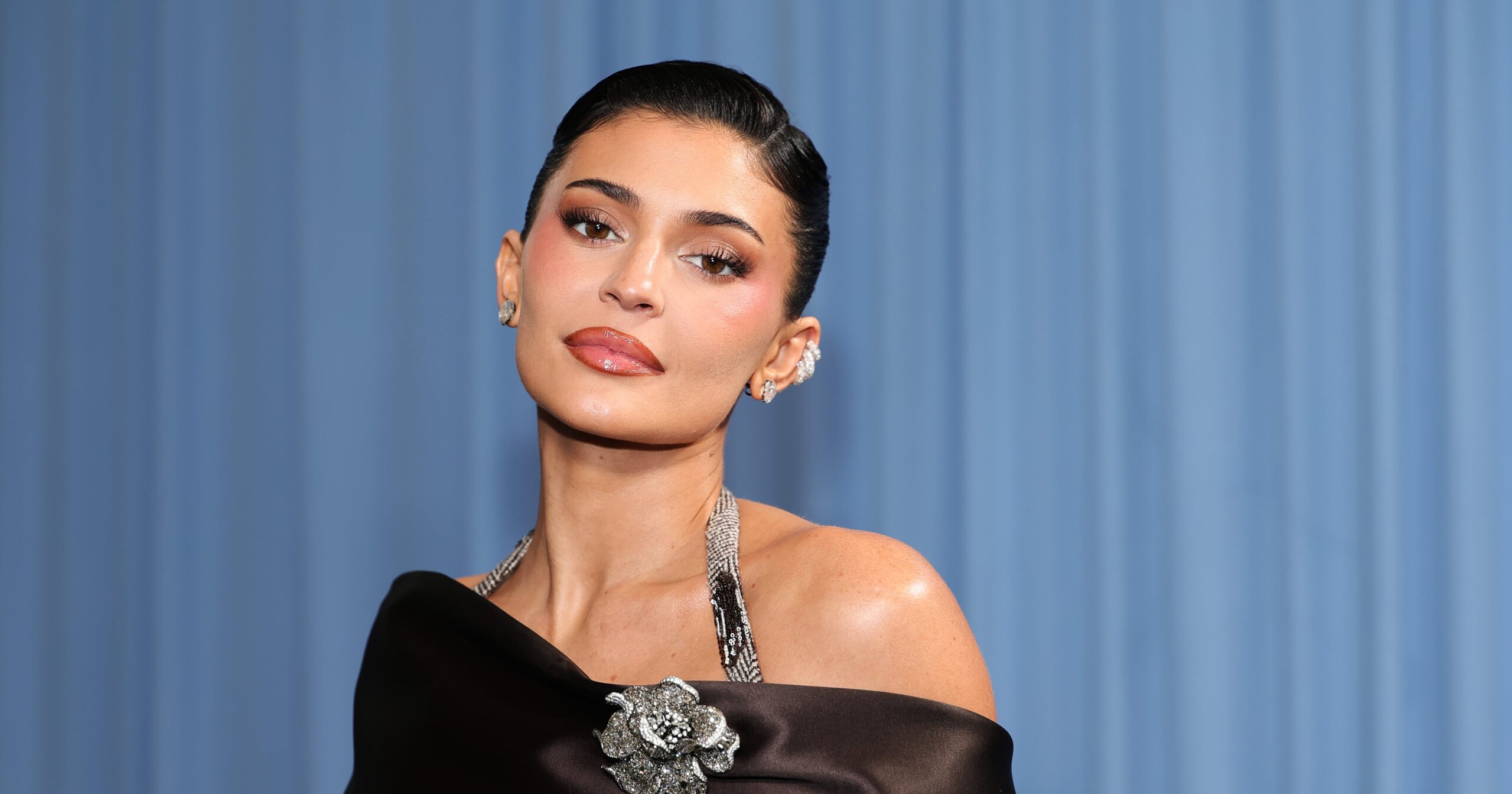 kylie-jenner’s-“twisted”-french-is-a-cool-girl-update-on-a-classic-manicure
