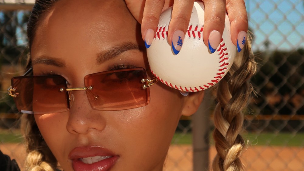 exclusive:-glamnetic-and-fanatics-create-nail-sets-inspired-by-nfl,-ncaa-and-mlb teams