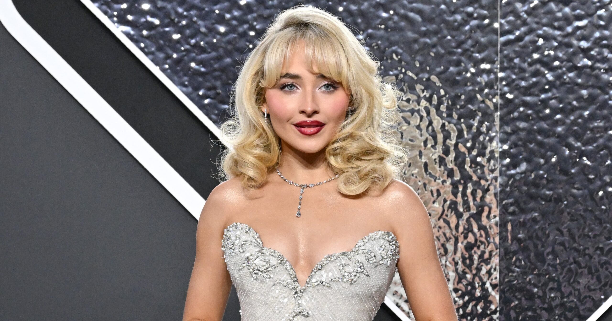 get-sabrina-carpenter’s-curls-with-these-tips-from-her-stylist