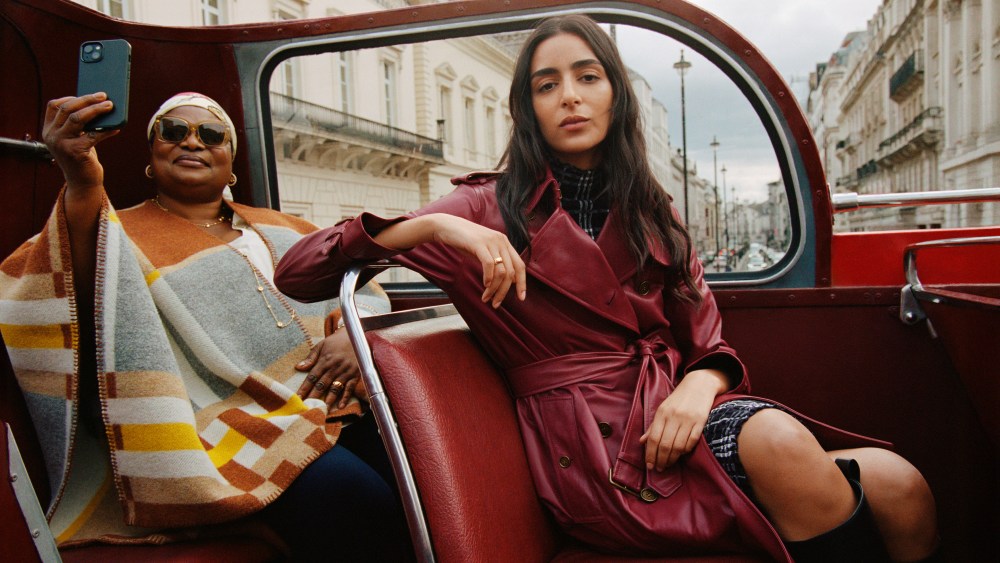 burberry-returns-to-the-city-on-a-red-london-double-decker bus
