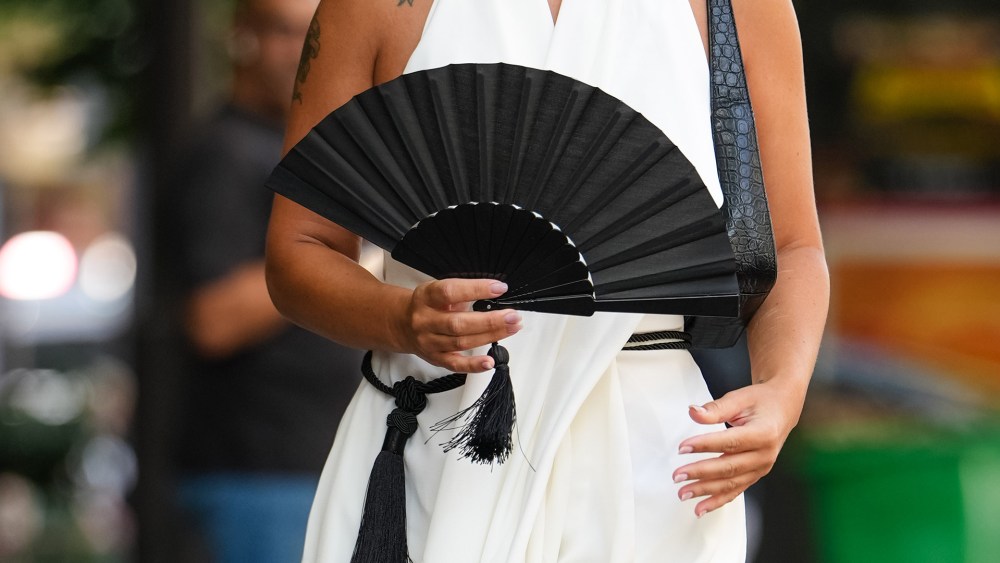 11-fashionable-handheld-fans-to-look-and-feel-cool-through-the-hottest-days-of summer