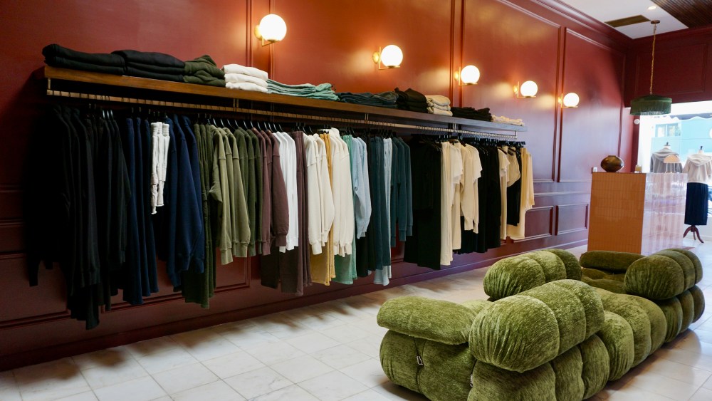 les-tien-debuts-first-los-angeles store