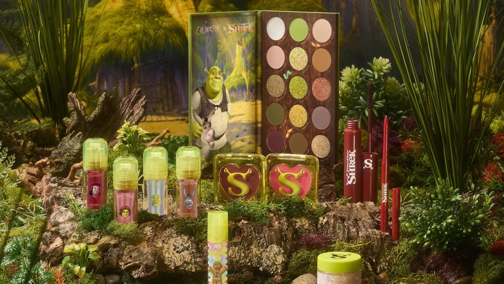 colourpop-teams-with-dreamworks-to-launch-a-swampy-shrek-themed-makeup set