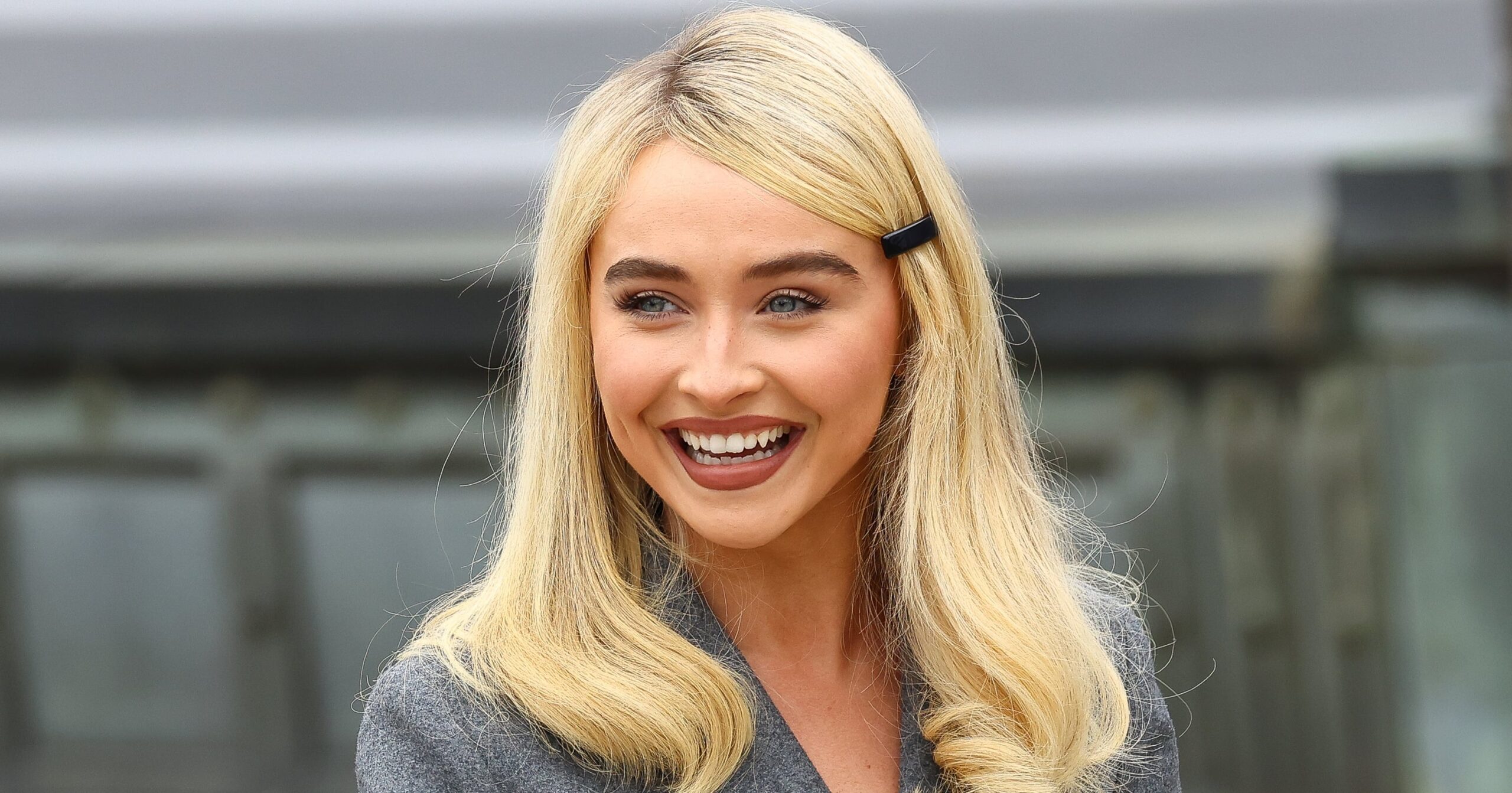 sabrina-carpenter-debuts-a-“drunk-french”-mani-and-we’re-obsessed