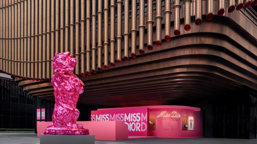 miss-dior’s-exhibit-in-shanghai-opens-at-fosun foundation