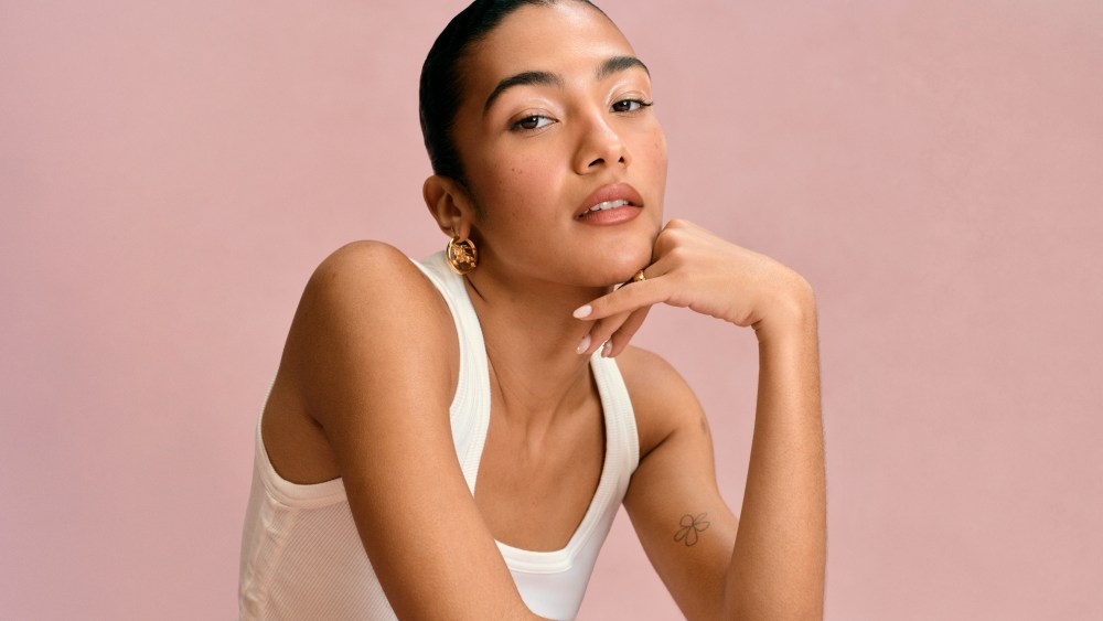 olivia-dean-on-joining-burberry-beauty,-stage-style-and-her-sophomore album