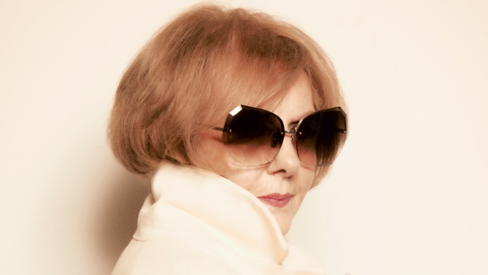 linda-farrow-is-back-and-ready-for-her-close up