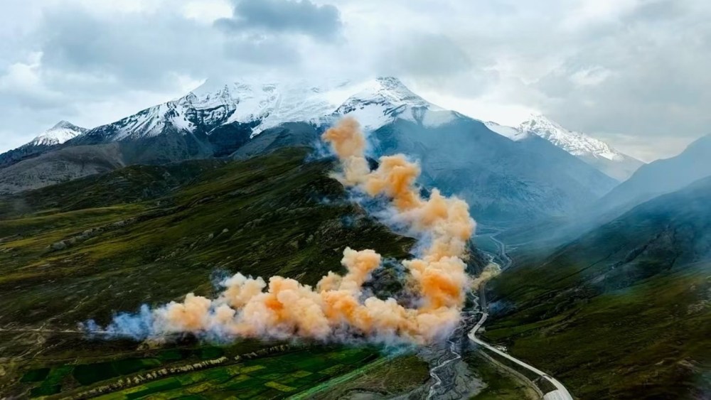 cai-guo-qiang-and-arc’teryx’s-fireworks-collaboration-sparks-controversy-on-chinese-social media