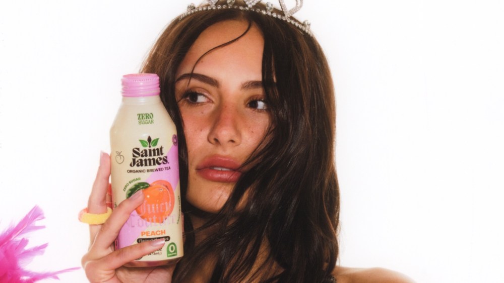 saint-james-iced-tea-taps-juicy-couture-and-ashtin-earle-for-new-back-to-school-peach flavor