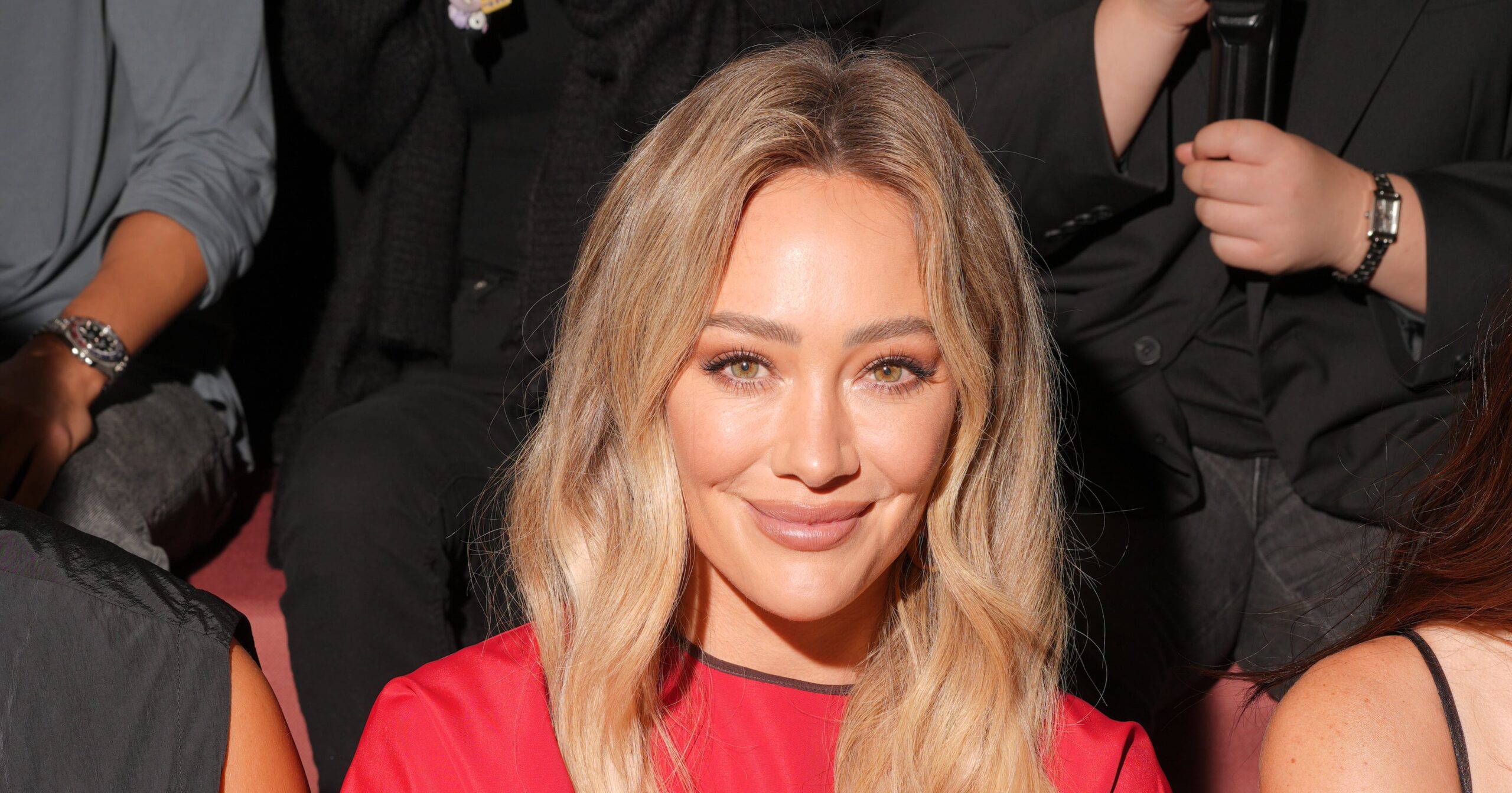 hilary-duff’s-color-blocked-nails-give-major-cool-girl-energy