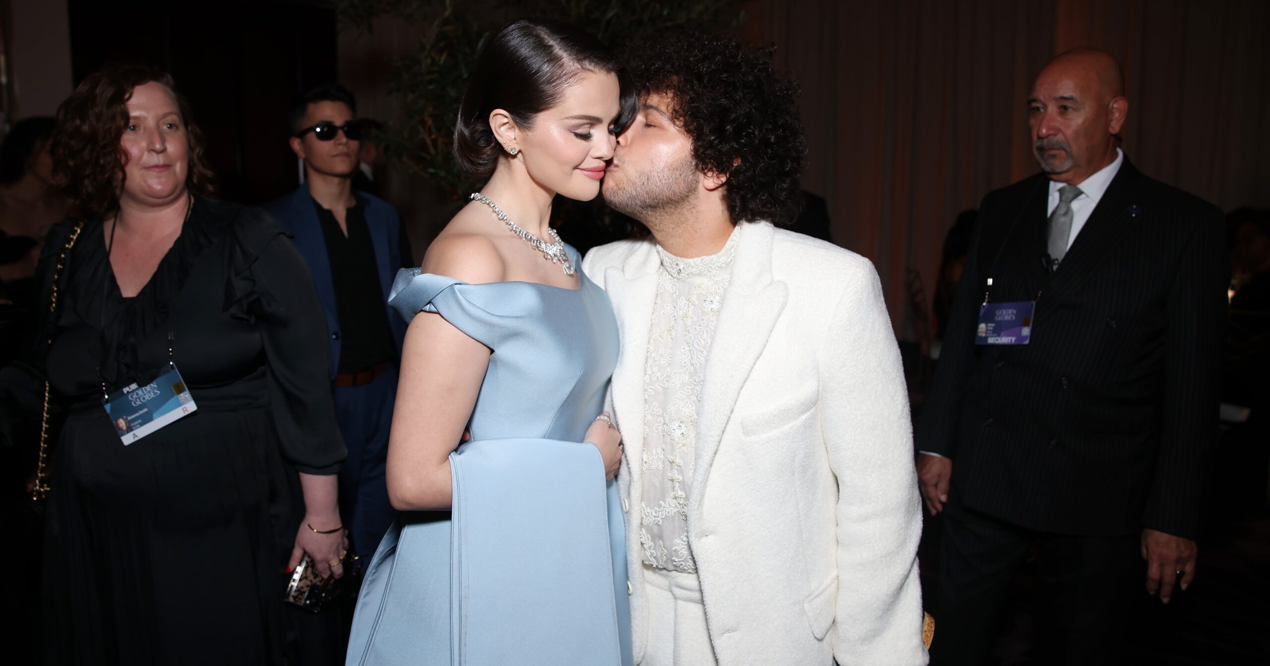 selena-gomez’s-12-carat-wedding-earrings-dripped-in-old-hollywood-glamour