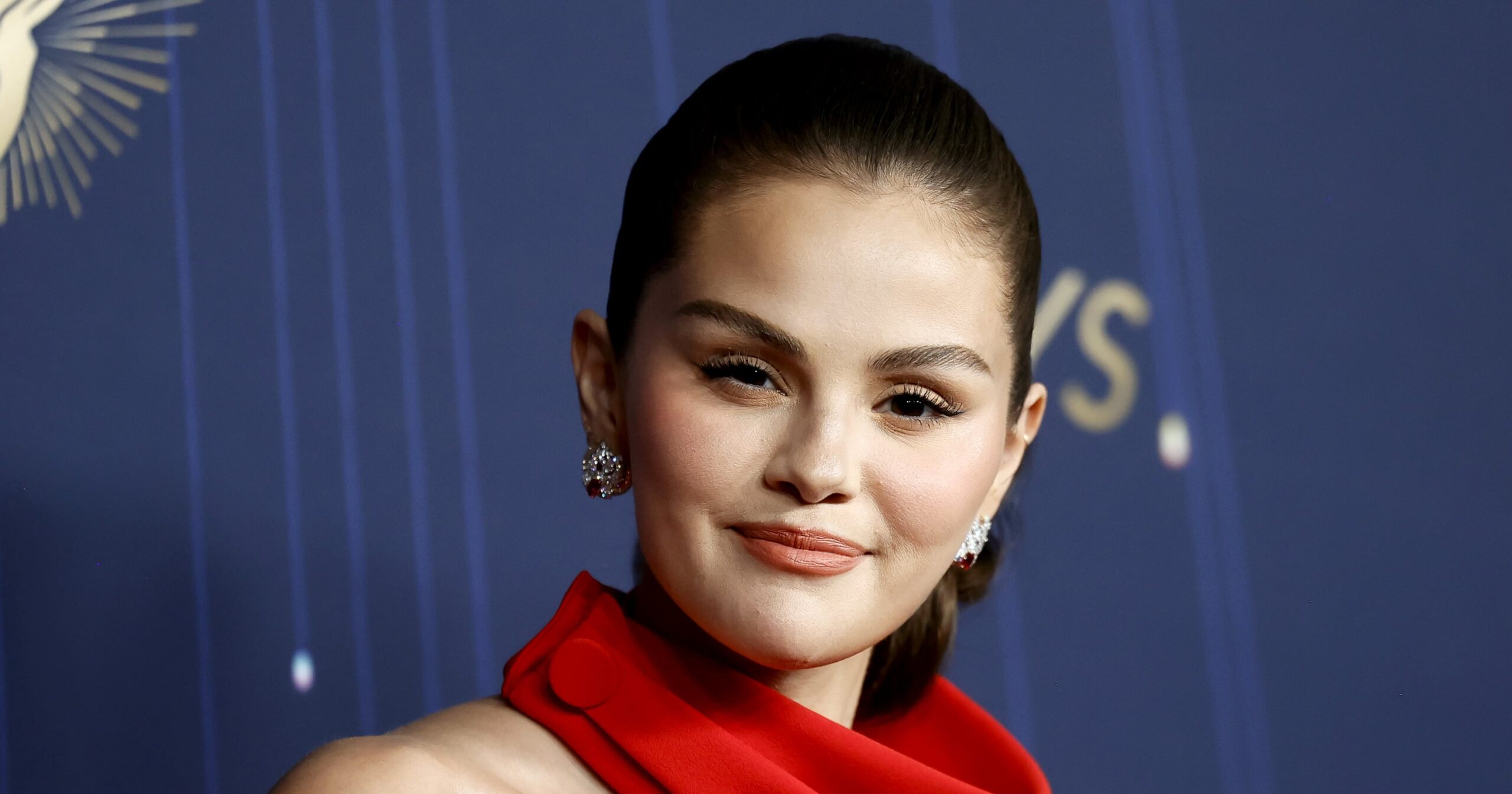selena-gomez’s-“glazed”-wedding-nails-sparkle-like-her-rings