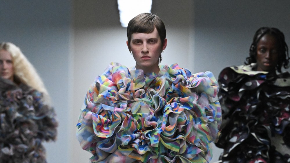 anrealage-spring-2026-ready-to-wear:-life-in motion