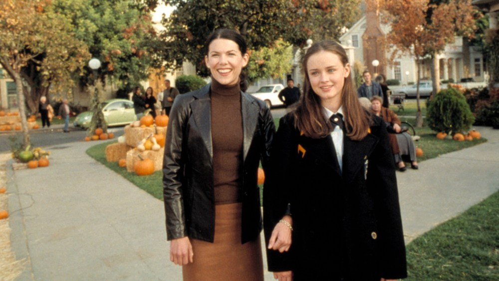 why-‘gilmore-girls’-cozy,-accessible-fall-fashion-and-y2k-style-‘still-lands today’