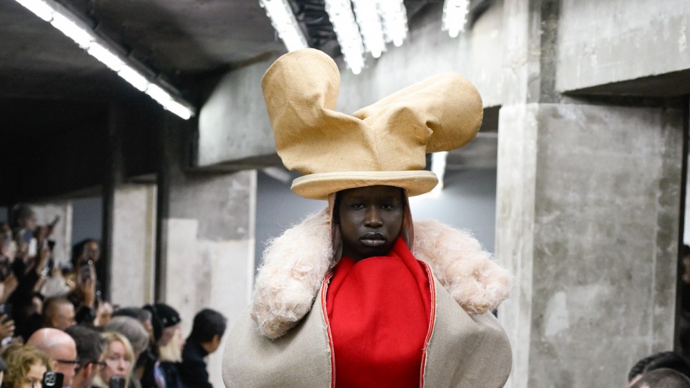 comme-des-garcons spring-2026:-leaving-them-in-the dust