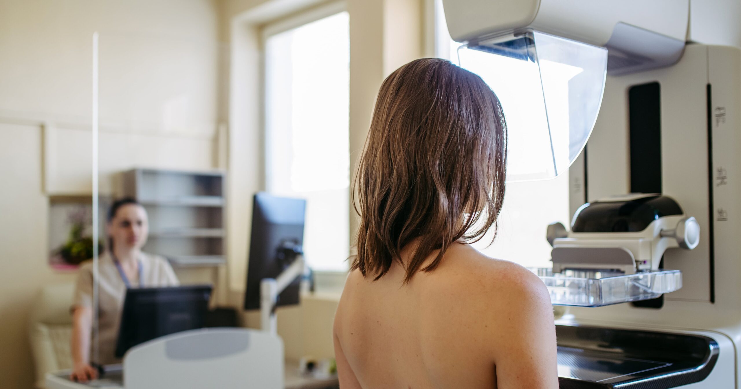 what-actually-happens-during-a-mammogram-–-and-does-it-hurt?