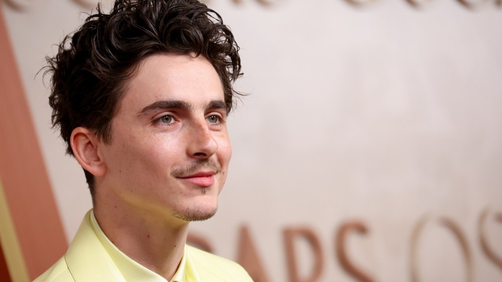 timothee-chalamet’s-buzz-worthy,-dramatic-new-haircut-has-fans talking