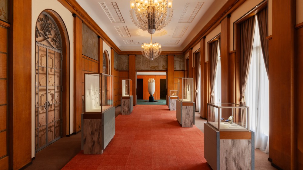 van-cleef-&-arpels-celebrates-100-years-of-art-deco-with-tokyo exhibition