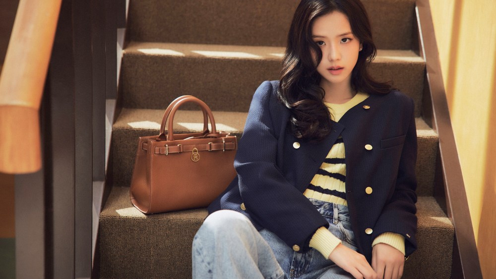 jisoo-lands-starring-role-again-in-‘a-hilfiger-holiday’-advertising campaign