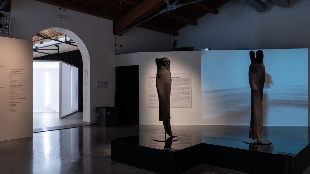 museo-del-tessuto-celebrates-alaia-and-balenciaga-with-exhibition-in italy