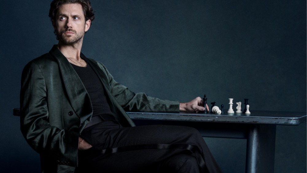 todd-snyder-taps-actor-and-singer-aaron-tveit-for-fall campaign