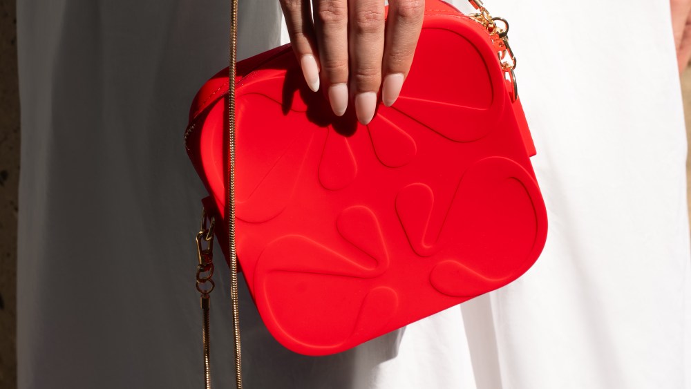 made-for-the-messy-girl,-tres-gelee-offers-spill-proof bags