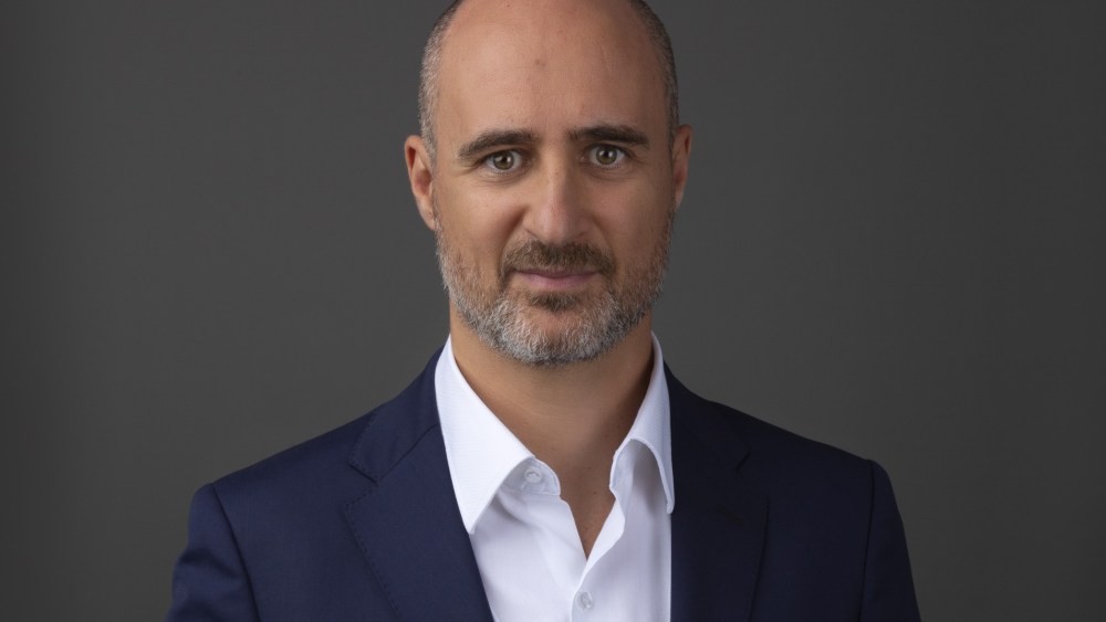 mattia-cielo-on-forging-his-own,-sinuous-path-in jewelry