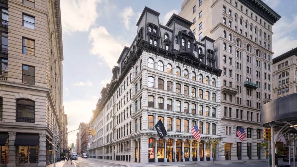 aritzia-takes-its-flagship-experience-higher-with-opening-in-manhattan’s-flatiron district
