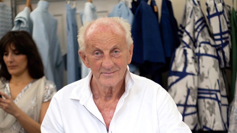 irish-designer-paul-costelloe,-who-created-looks-for-the-young-princess-diana,-dies-at 80