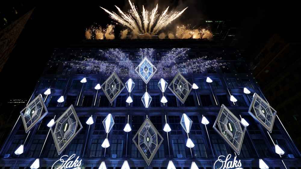 saks-fifth-avenue-illuminates-new-york-with-festive-holiday-windows-and-dazzling-light show