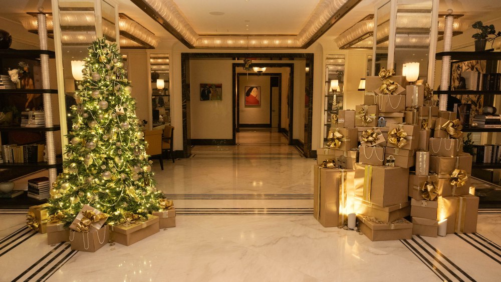 the-surrey-hotel-links-with-mikimoto-for-the-holiday season