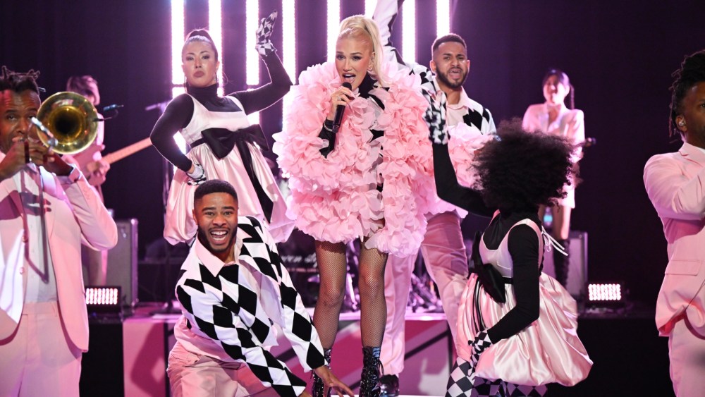 gwen-stefani-brings-flower-power-to-‘the-tonight-show-starring-jimmy fallon’