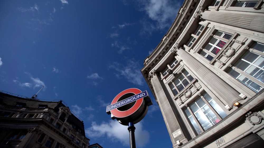 boxing-day-footfall-rises-in-the-uk.,-but-it’s-still-unclear-where,-and-how-much,-people spent
