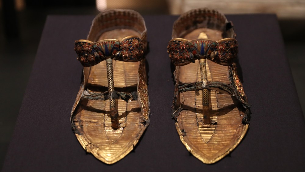 the-history-behind-the-shoes-in-king-tutankhamun’s-tomb