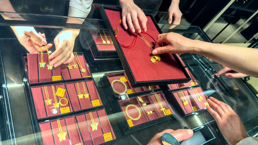 what-to-watch:-jewelry-continues-to-shine,-with-creativity-enhancing-expensive commodities